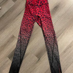 Noir Blanc ombré scrunch bum leggings